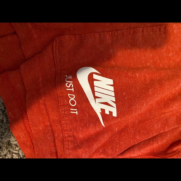 Red cotton Nike shorts - Picture 2 of 4